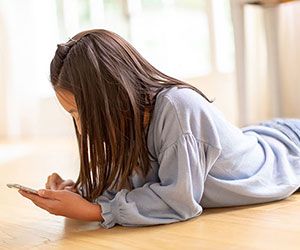 ネッ友がいる小中学生は過去最多の74.8％。年上との交流が増える一方対面には抵抗感