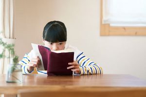 読書が好きな小中学生は90％、小学生では1カ月に「16冊以上」読む人が3割以上