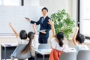 8割以上の小中学生が「苦手な先生がいる」と回答。担任になって欲しい有名人には阿部亮平や芦田愛菜も