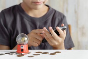 ゲームに課金したことがある小中学生は25％。1000円～3000円が最多で5000円以上の課金経験者は21%