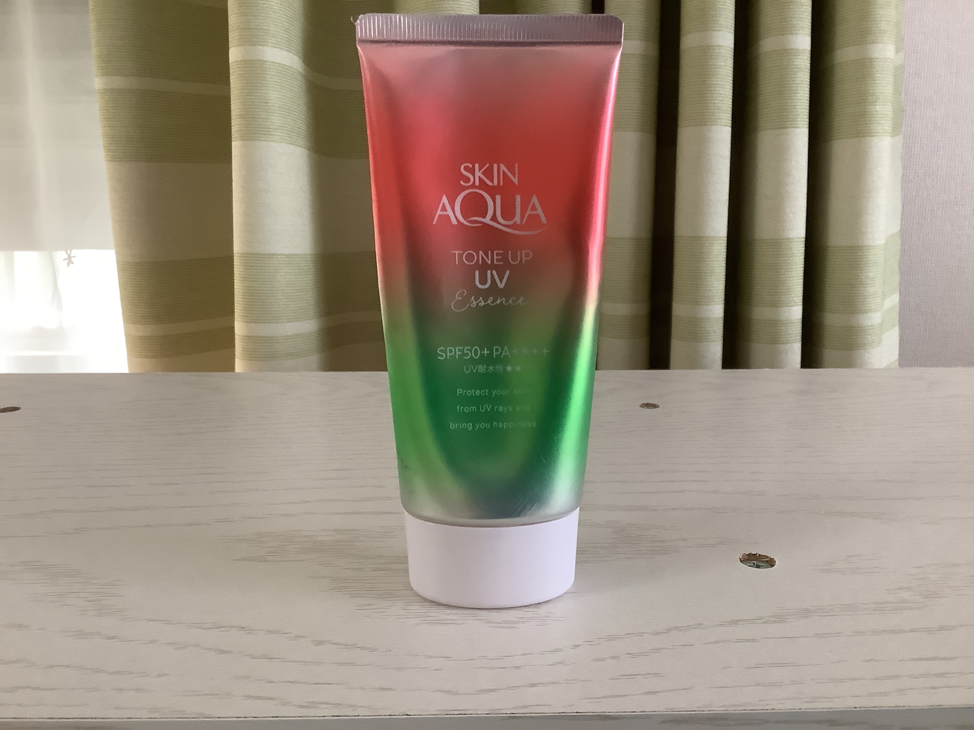 トーンアップUVエッセンス