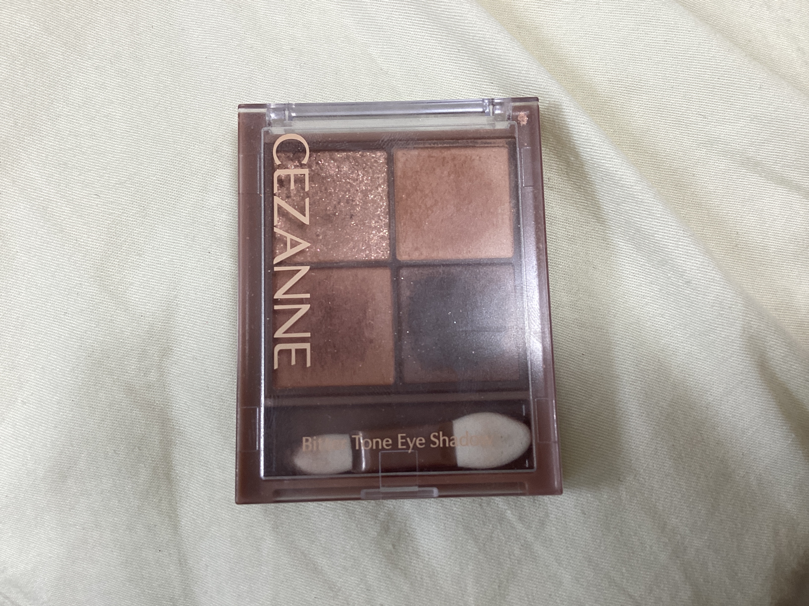 ビタートーンアイシャドウ