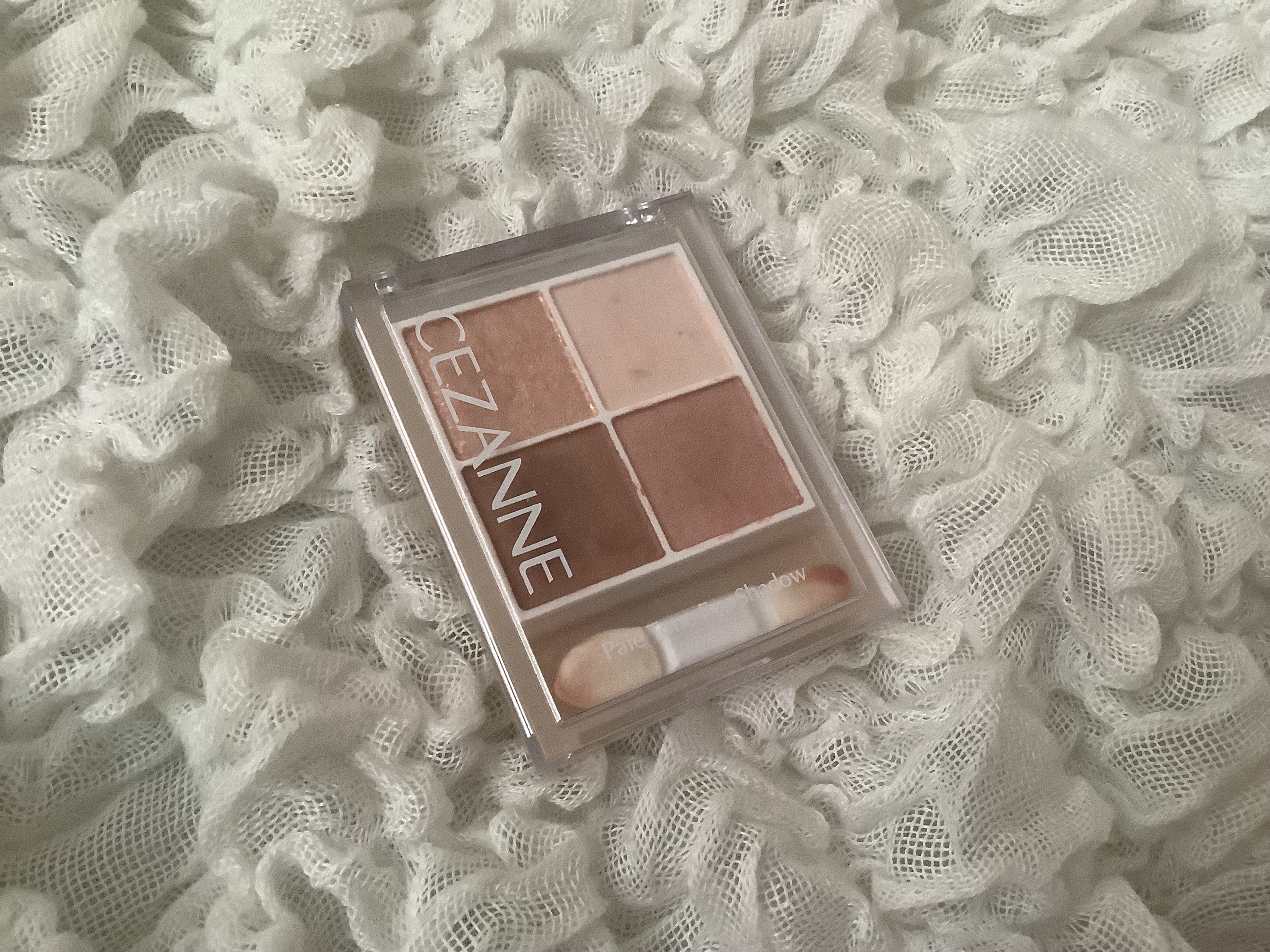 ペールトーンアイシャドウ