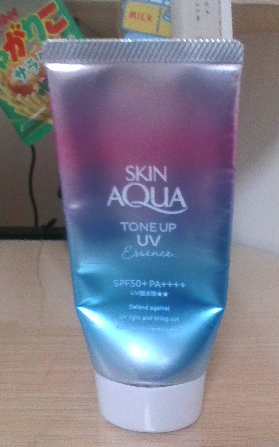 トーンアップUVエッセンス