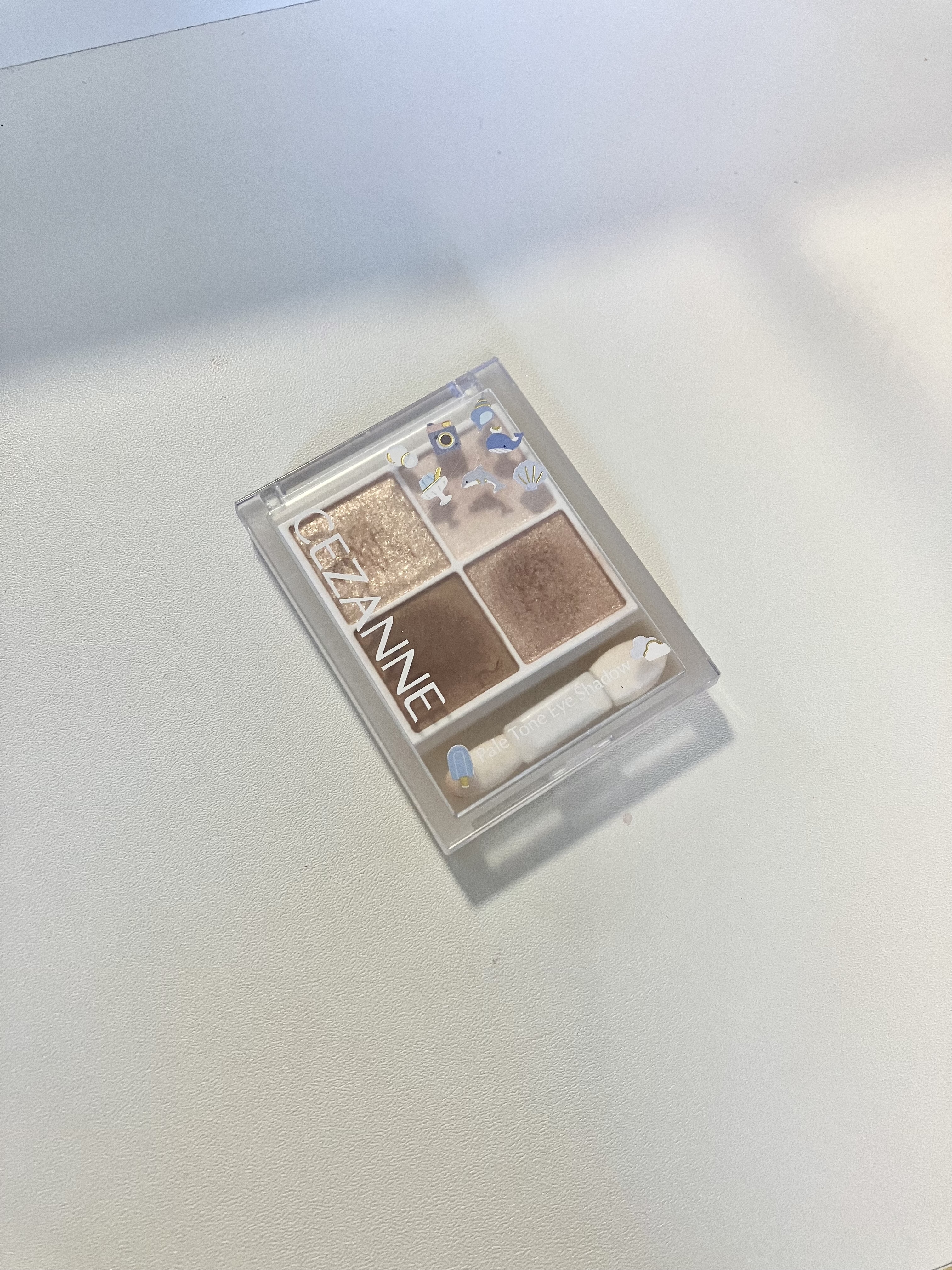 ペールトーンアイシャドウ