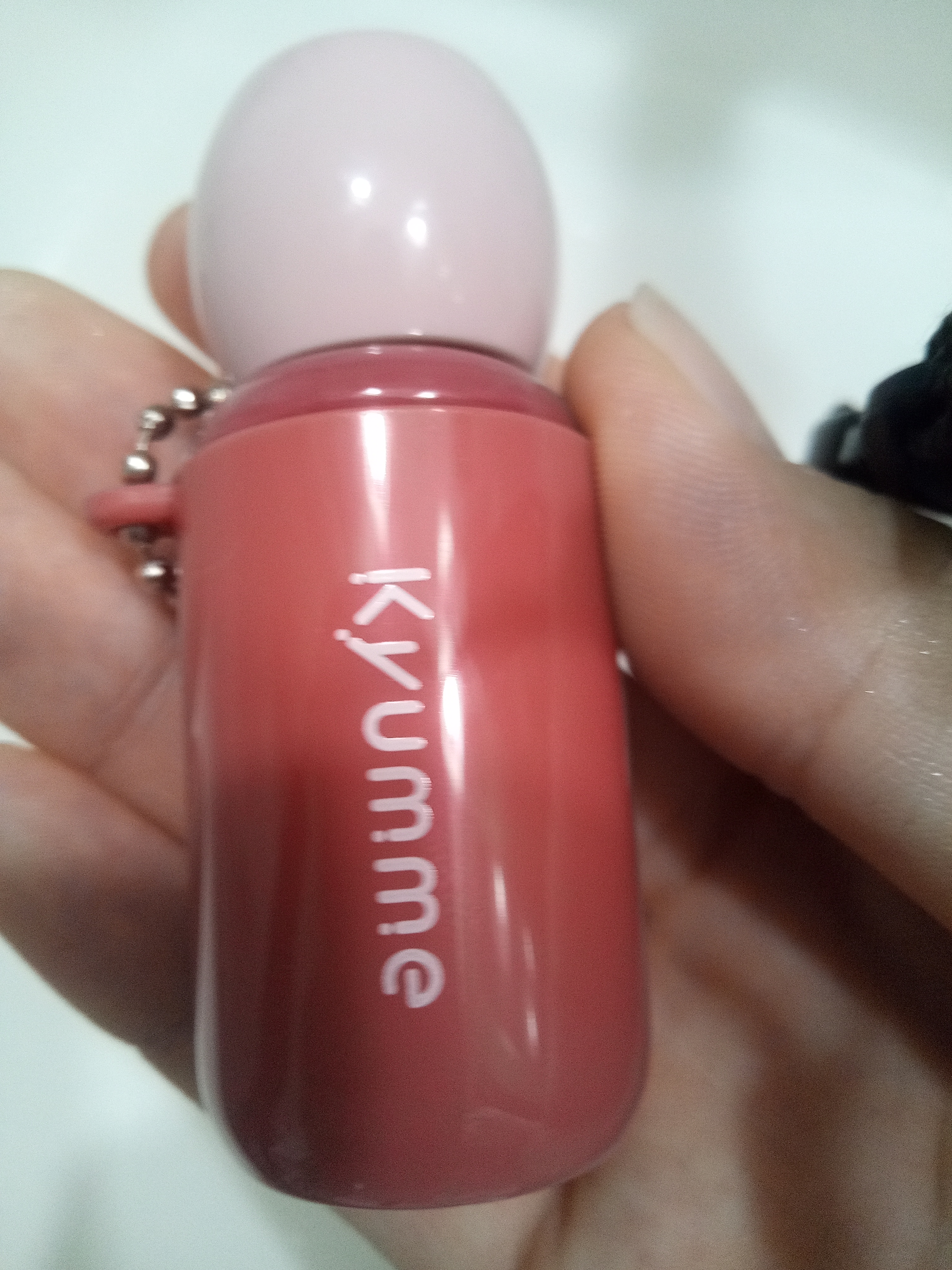 KM チェーン付き グラスティントリップグロス