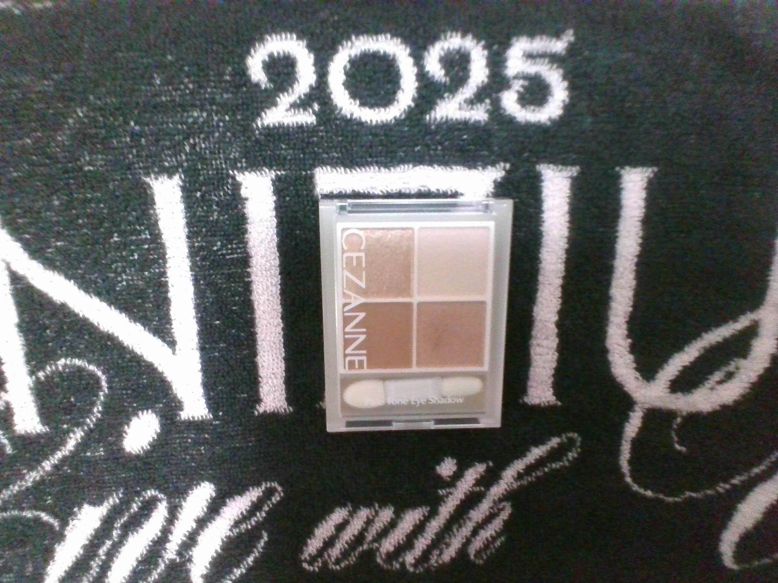 ペールトーンアイシャドウ