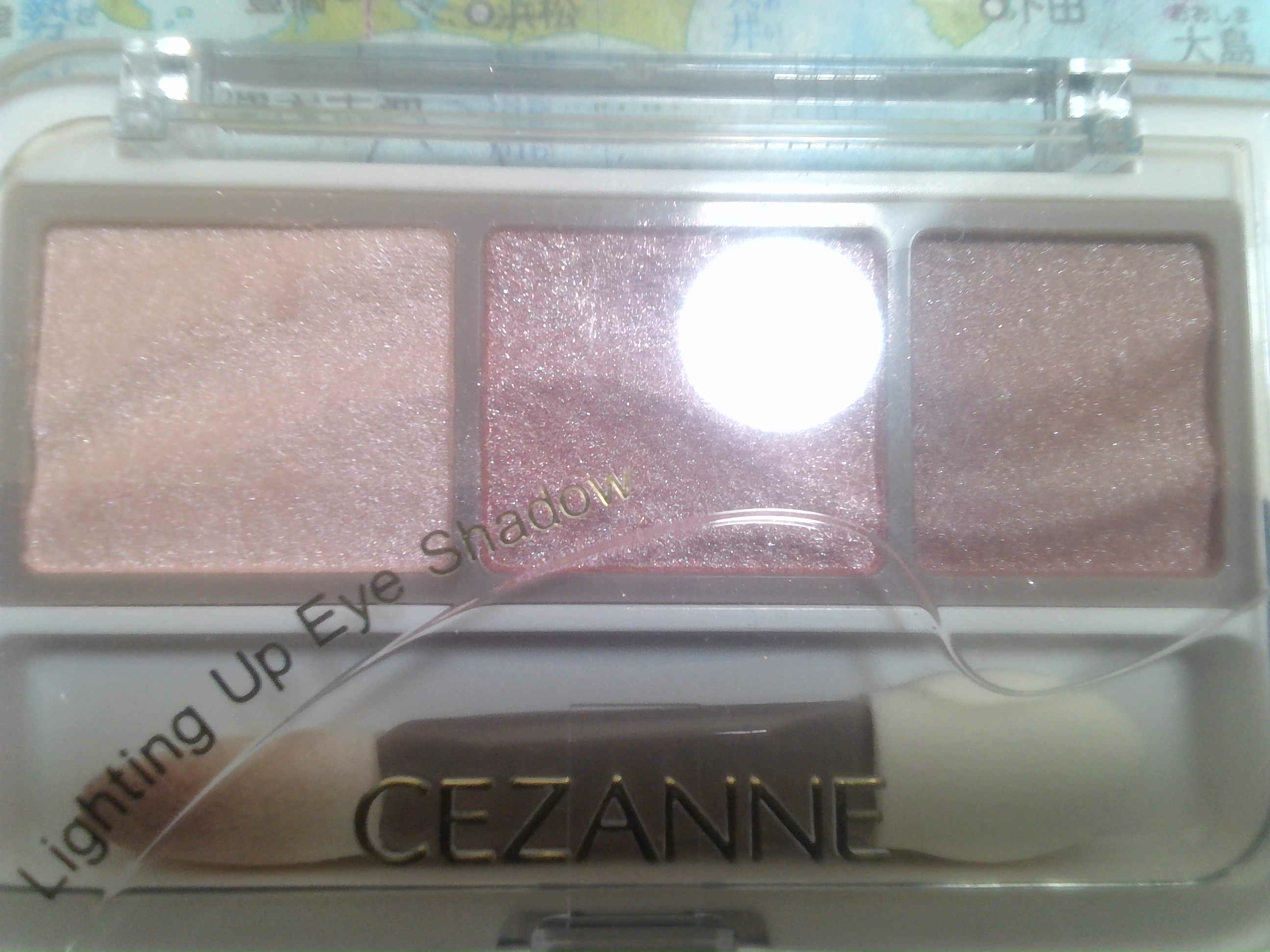 ライティングアップアイシャドウ