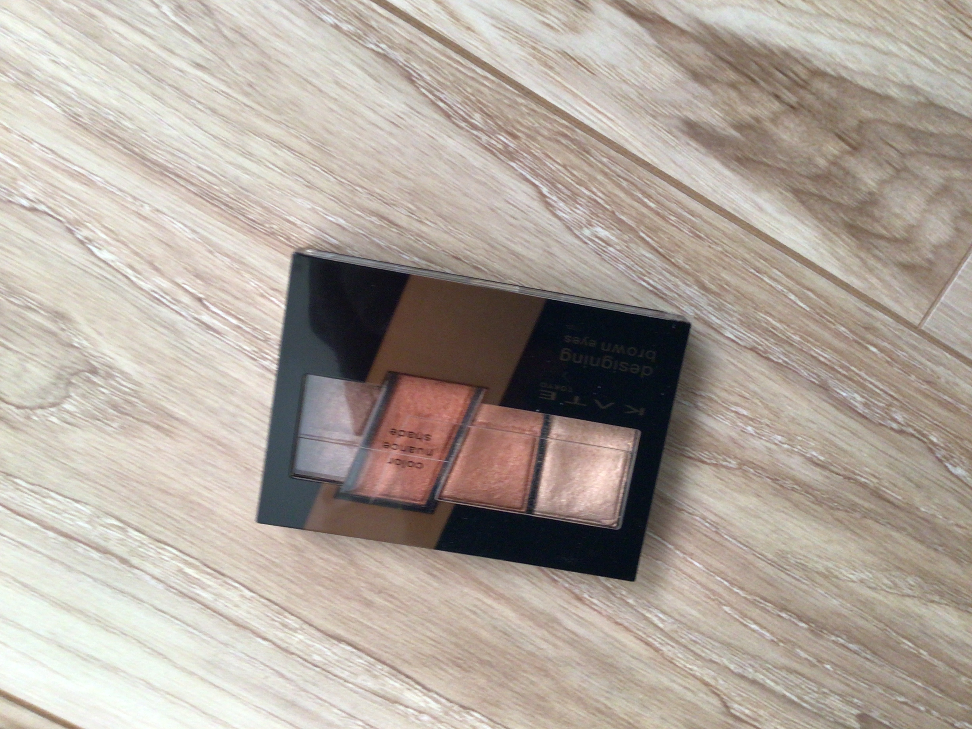 デザイニングブラウンアイズ